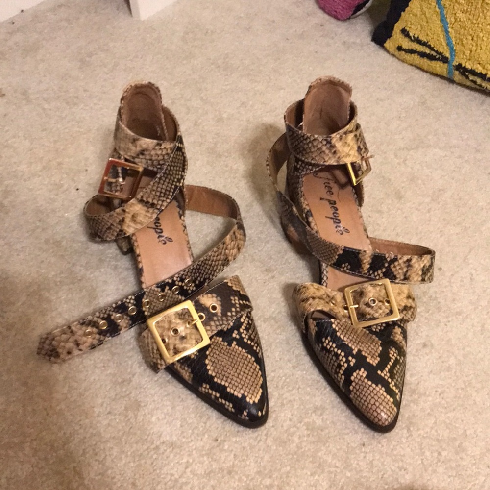 Free People snake skin shoes Size 40